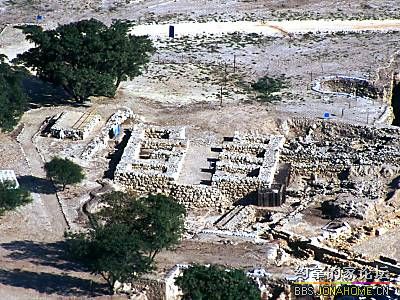 hazor_solomonic_gate_aerial_from_west_112-07tb.jpg